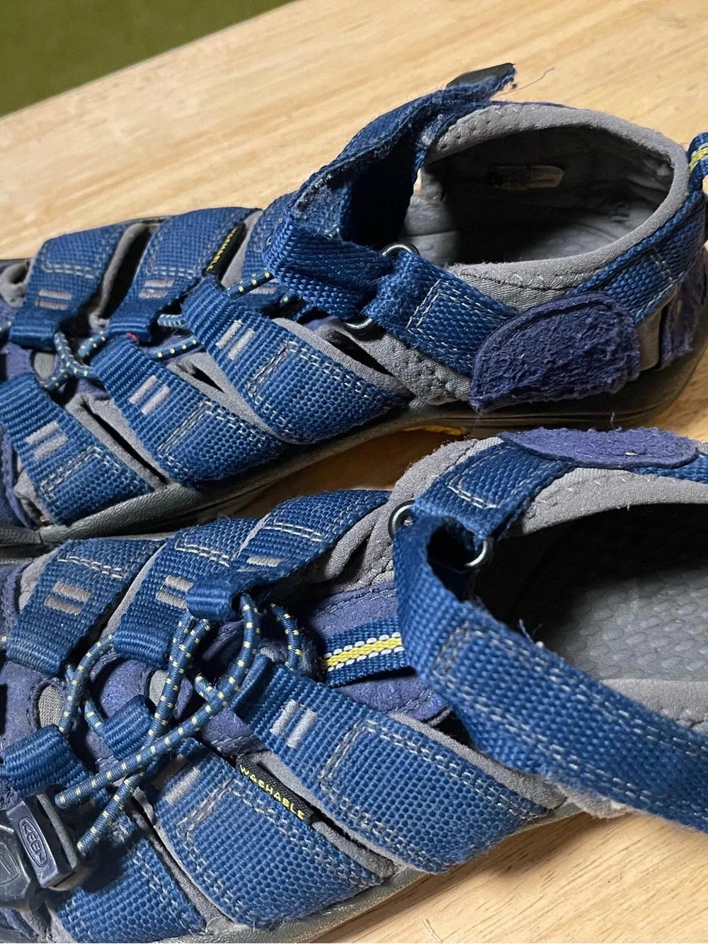 Keen Boy’s Logo Toe Cap Outdoor Water Sandals Size 2